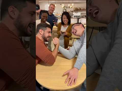 صرخ انتظر انتظر واستسلم على الفور نيويورك مصارعة ذراع فيروسي