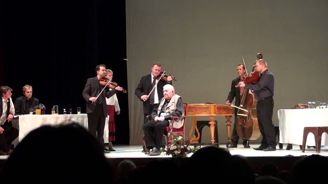 Kallós Zoltán: Addig megyek míg a szememmel látok..., Udvaromon aranyvályú, aranykút...