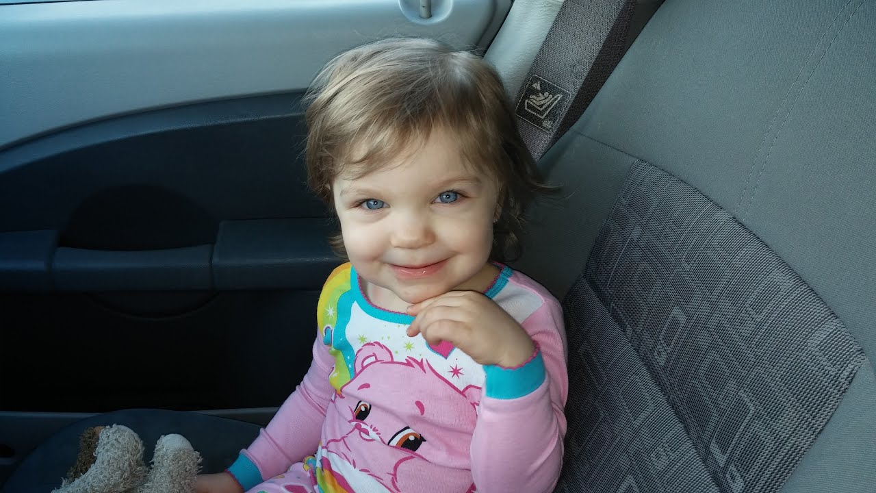 abcサービス Genevieve sings, plays, and laughs!