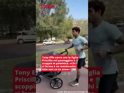 Video Tony Effe corre con la figlia Priscilla nel passeggino: «Chi si ferma è un mentecatto»
