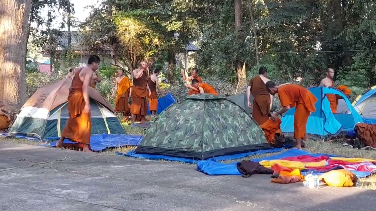 วันนี้คณะพระธุดงค์มาพักอยู่ที่ป่าช้า