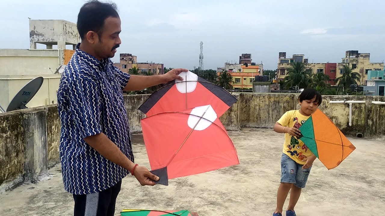 অনেকদিন পর ছাদে গেলাম,  ঘুড়ি ওড়ালাম, খুব মজা করলাম - Biswakarma Puja Special Kite Flying Vlog