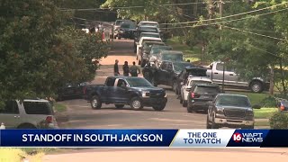 Man arrested after standoff with US marshals