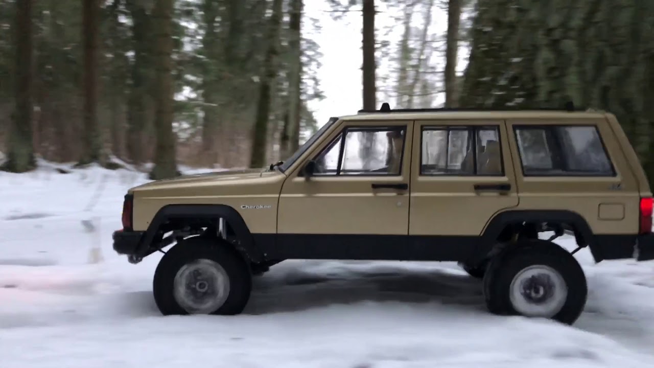 RC scale studio Trucks 4x4 Snow Adventures Rc4WD Trail Finder 2 LWB Jeep & Toyota forest run