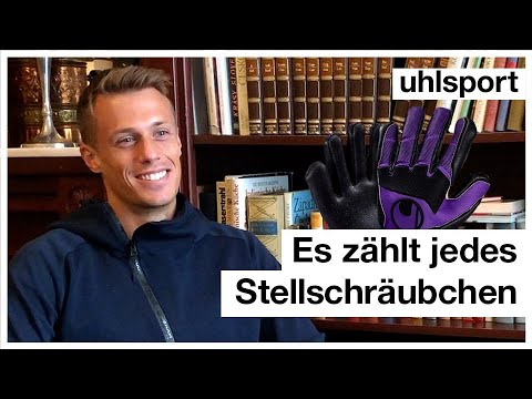 Alexander Schwolow: "The glove is an eye-catcher!"