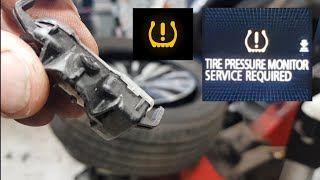 Mitsubishi Outlander TPMS Fault. Someone broke it.