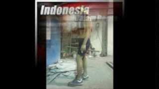 Download lagu iwan fals puisi gelap