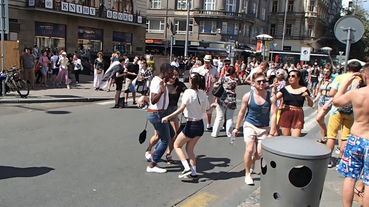 PRAGUE PRIDE 2018 Spontánní tanec - YouTube