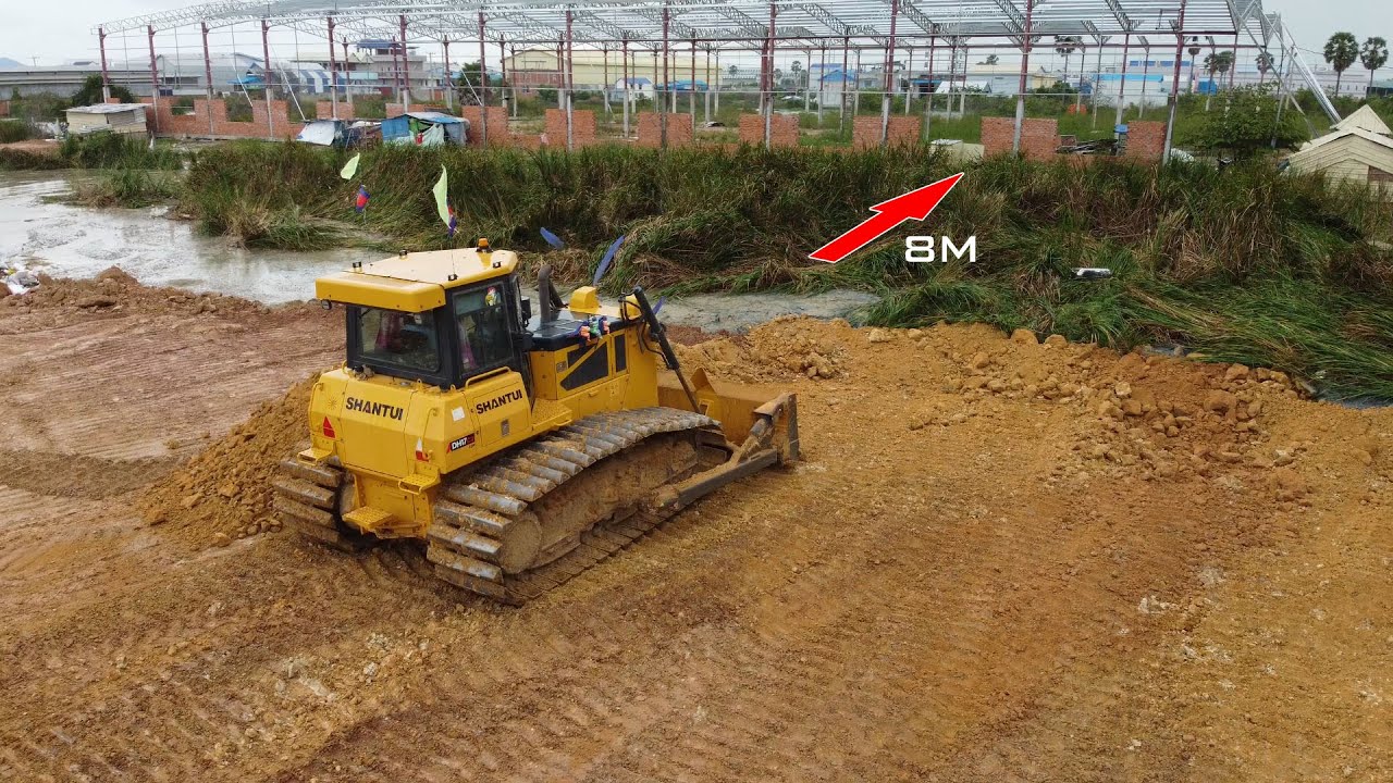 Best Driver Use Power By SHANTUI Dozers Clearing Soil Technically