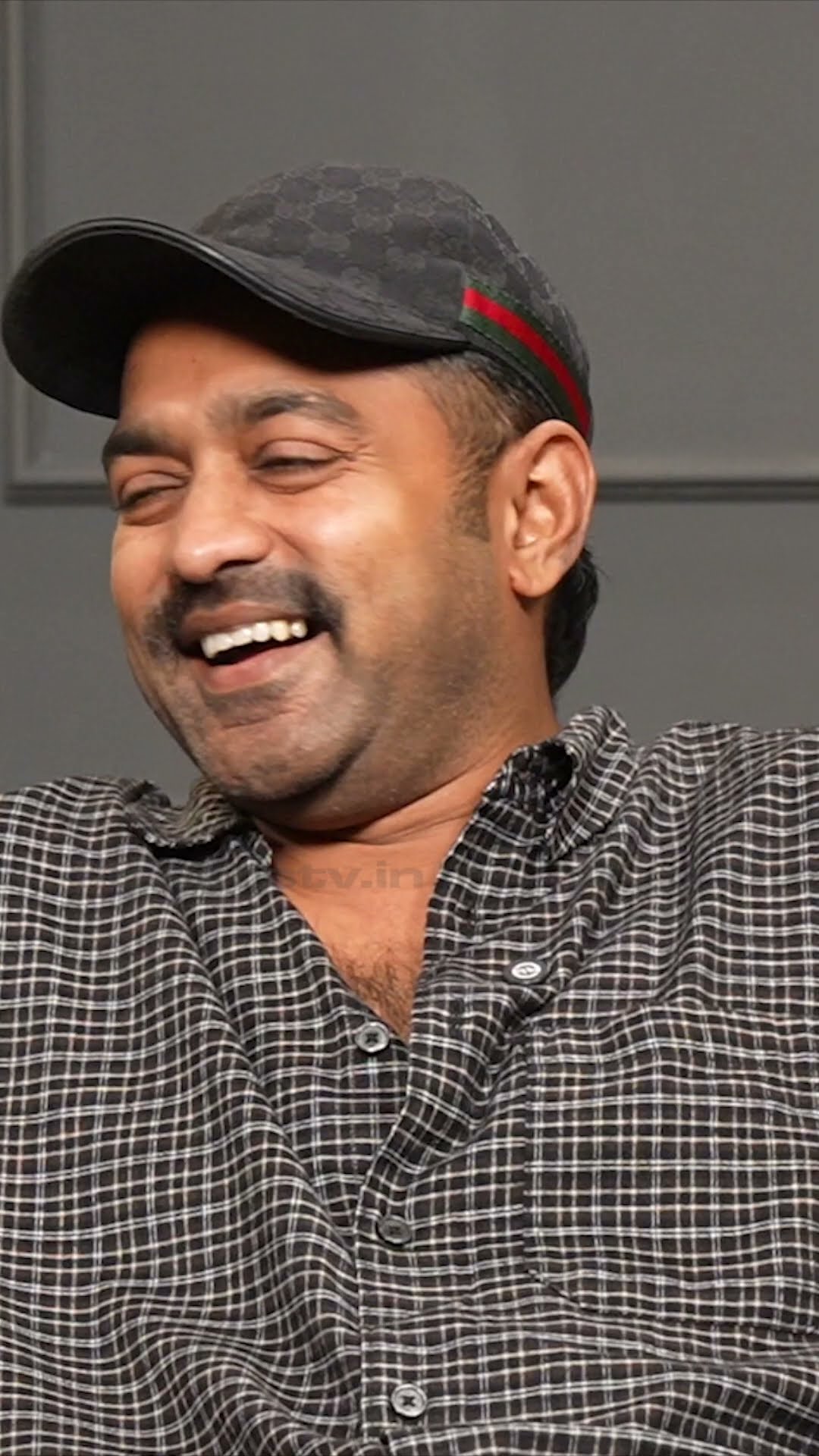 ട്രാഫിക്കിലെ ഒരുപാട് അർത്ഥങ്ങളുള്ള ആ ചിരി..