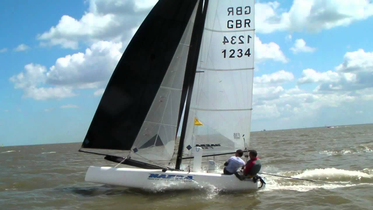 catamaran 18