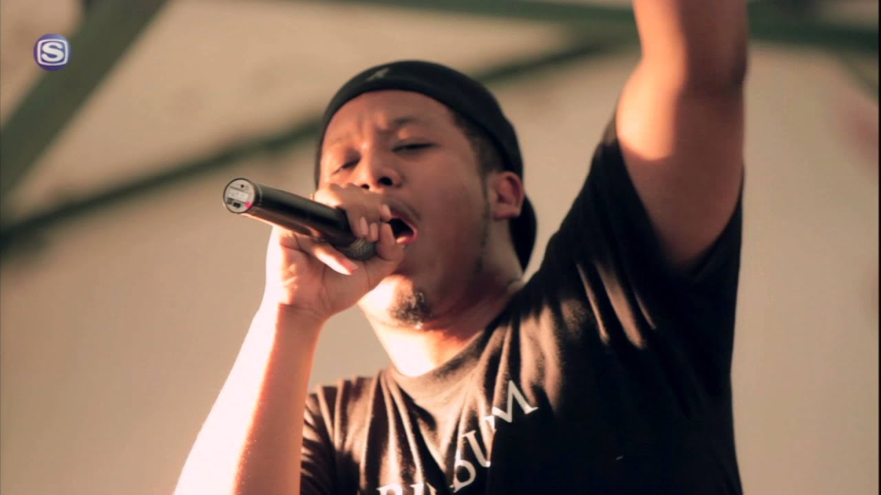 Watch OMSB - Touch The Sky @ りんご音楽祭2015 on YouTube Watch OMSB - Touch The Sky @ りんご音楽祭2015 on YouTube