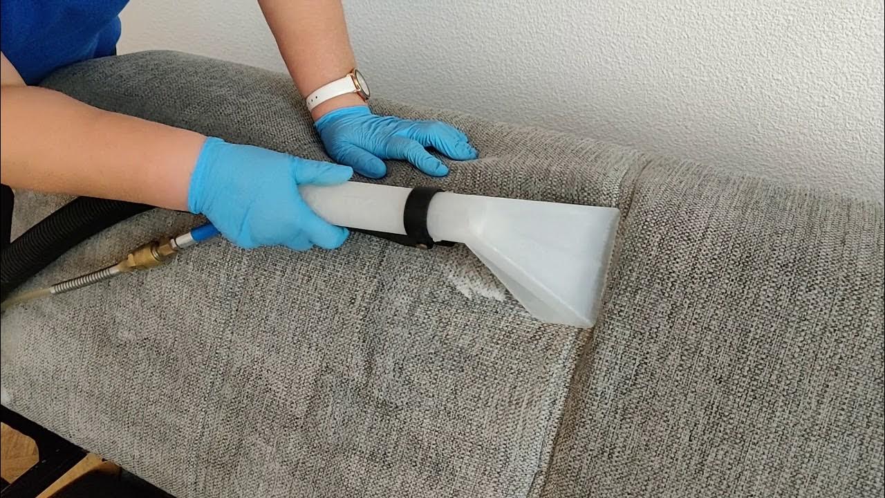 Cómo limpiar un sillón de tela con un limpiador de vapor 