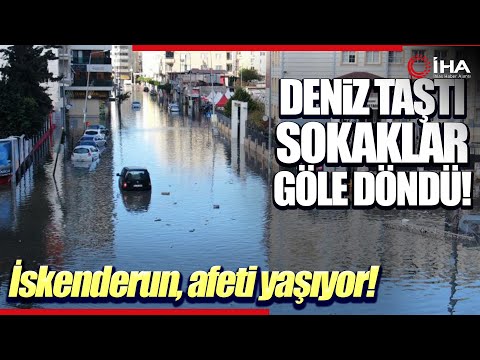 Suların Kapladığı İskenderun'da Evlerde Mahsur Kalanlar, İş Makineleriyle Kurtarıldı!