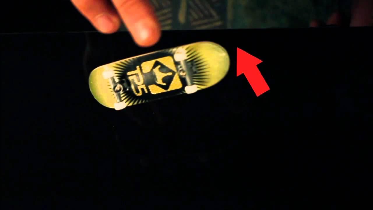 Фингерборд кикфлип. Фингерборд кикфлип. Олли на фингерборде. Топ трюков на фингерборде. Фингерборд для пальцев трюки.