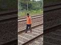 आते जाते खूबसूरत आवारा सड़कों पर लोग मिल जाते है//#oldisgoldsongs #trainshorts #indianrailway