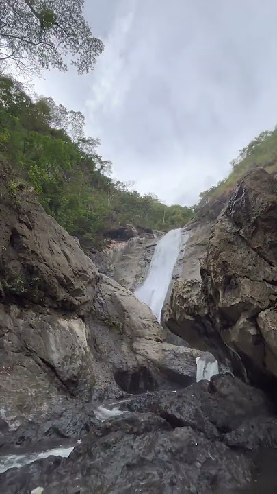 Hit chik looking at the waterfall
