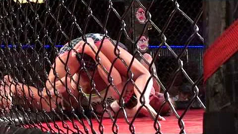 www.FIGHTFAN.net -Patricia Vidonic vs Lacey Schuck...