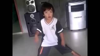 My Brother Dance Twerk It Like Miley