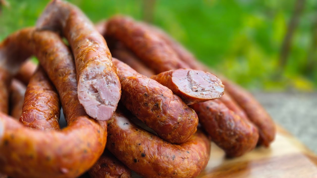 Kiełbasa krucha z dużą ilością galaretki. Przepis wart miliony! Pewny i sprawdzony.