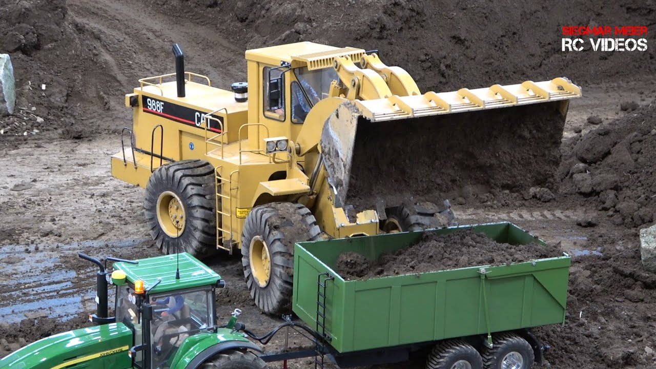 Riesige 1:8 RC Modelle in Aktion: Radlader, Bagger, LKWs auf der Faszination Modellbau 2021