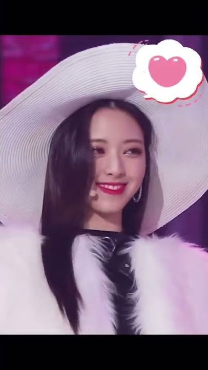 Why's Yuna so ...? 🙃#itzy #fancam  || She's the mafia boss