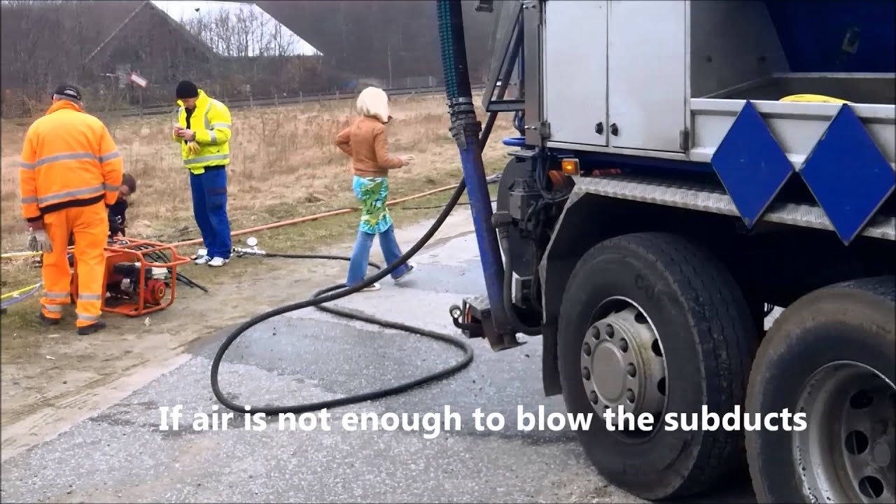 Difference between blowing with air and floating with water. Relining Microducts into Ducts