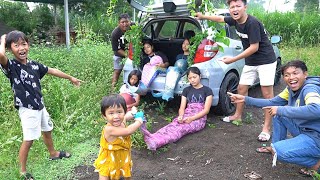 Dede Oming Nemuin 3 Putri Duyung H4Mil Terbengk4Lai Di Belakang Mobil