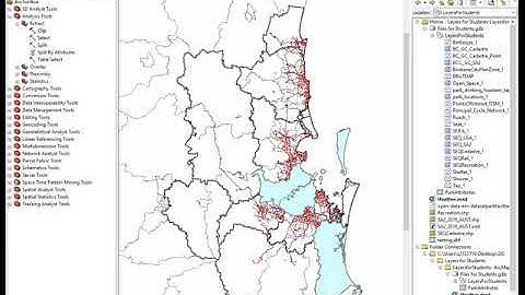Clipping features in  ArcMap
