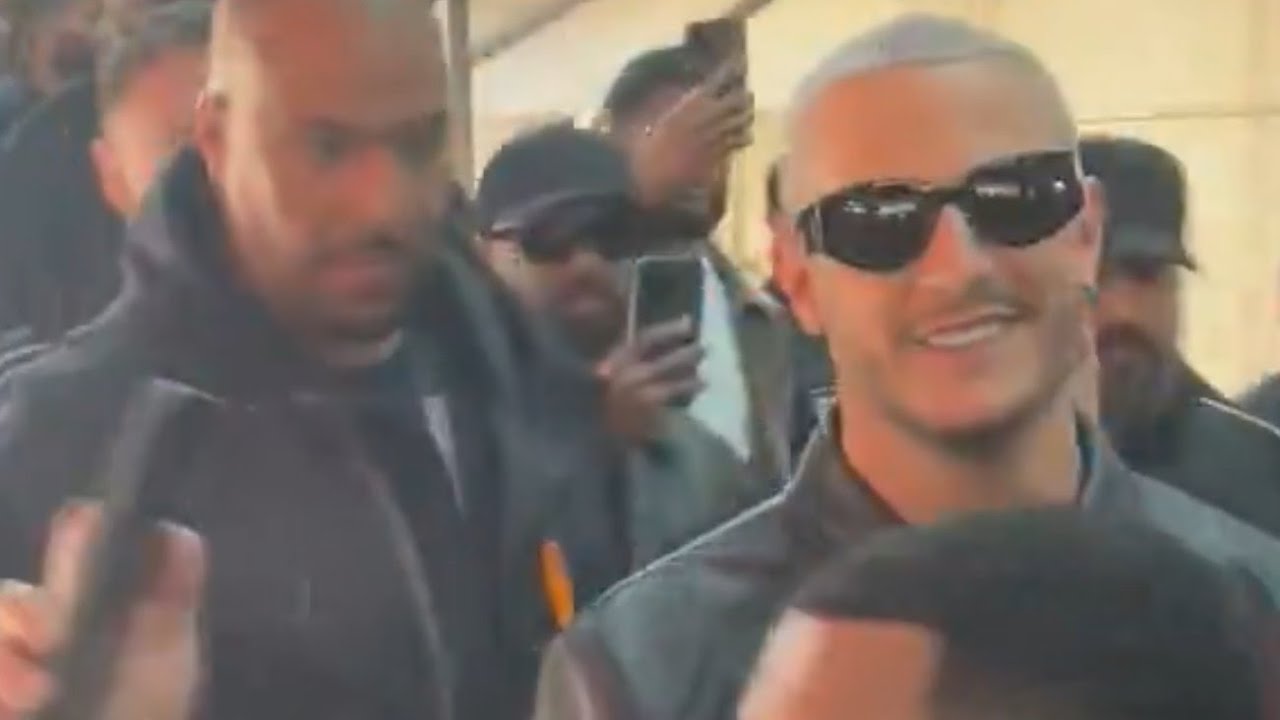 DJ Snake arrive en RER B à son concert au Stade de France le 10 Mai 2025 à Paris 🇫🇷 (France)
