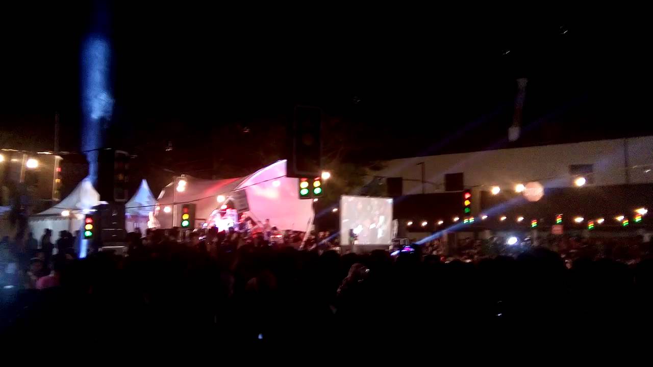 Payung teduh in Makassar - YouTube