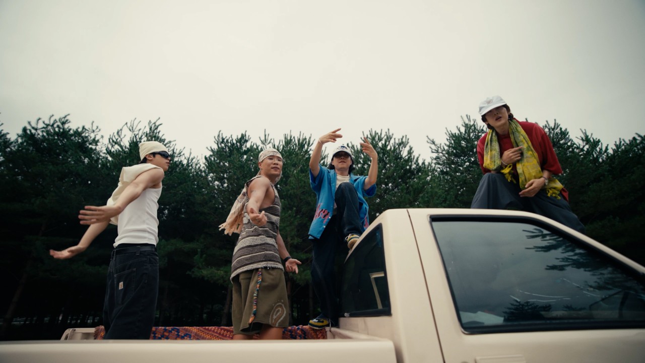 ‘DARA’ Official MV | 릴보이 (lIlBOI), Woodie Gochild, pH-1, BIG Naughty (서동현) auf YouTube ansehen ‘DARA’ Official MV | 릴보이 (lIlBOI), Woodie Gochild, pH-1, BIG Naughty (서동현) auf YouTube ansehen