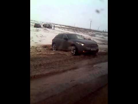 Пьяная баба в машине