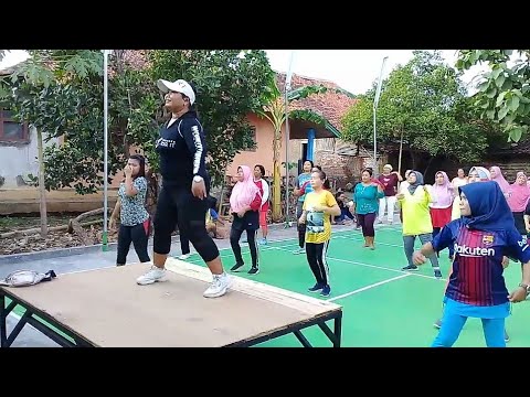  Senam  Aerobic Lapangan  Badminton Blok Walikukun YouTube