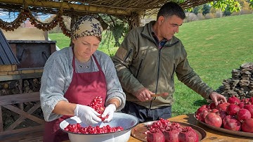 Making Pure Pomegranate Juice and Jam the Traditional Way!