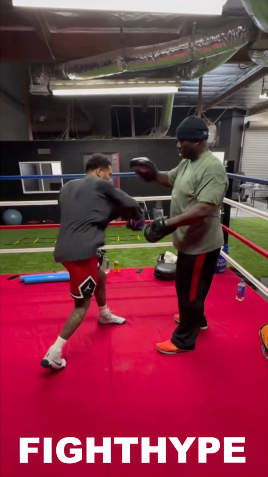Devin Haney SHOWS NEW \u0026 IMPROVED KO SHOT \u0026 SKILLS with Mayweather ex-coach Jones; LEVELS UP POWER