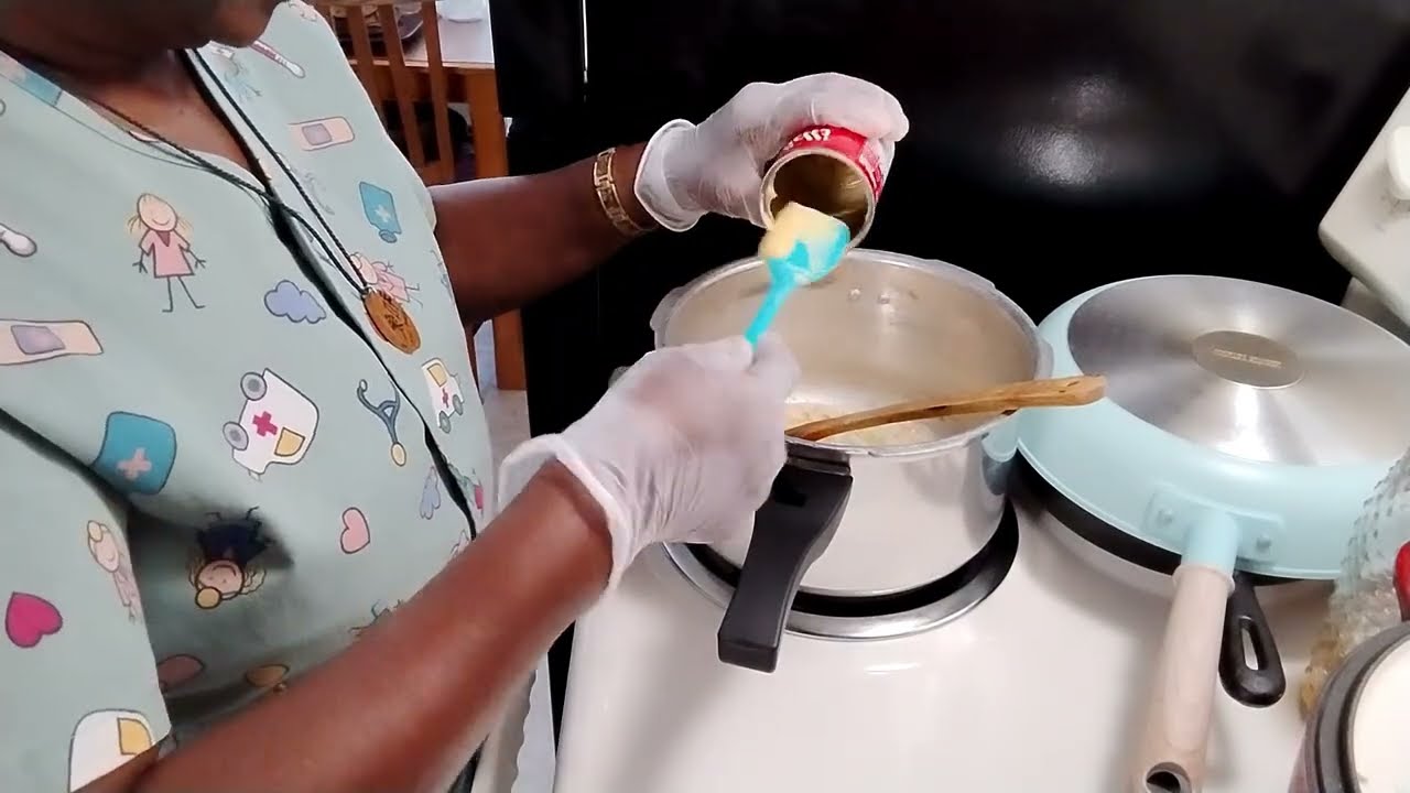 Сытный пирог с курицей и лапшой.