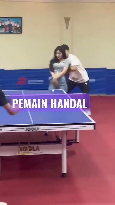 cewek cantik ini menonton jarak dekat pertandingan tenis meja #tenis #pertandingan #cewek #beautiful