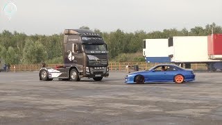 Эффектное шоу большегрузов показали на фестивале "TRUCKFEST" в Новосибирске