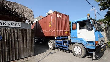 Loading Bamboo Fencing, Bamboo Screens, Bamboo Panels into Containers for shipment to Australia