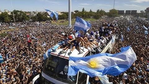 El recorrido memorable de la selección argentina acaba con los jugadores sobrevolando Buenos Aires