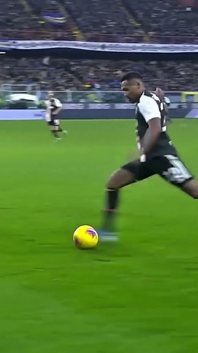 Ronaldo doesn't do Tap ins💀