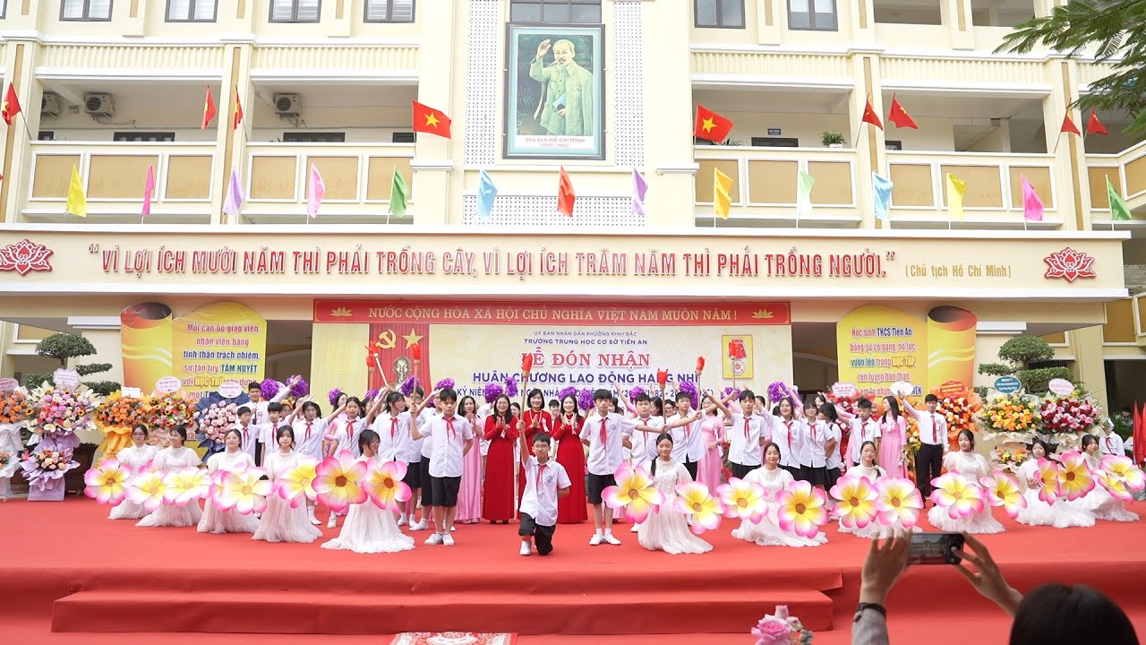 Chương trình Văn nghệ Chào mừng Lễ đón nhận Huân chương lao động hạng Nhì_Trường THCS Tiền An