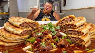 Monkey King eats crispy donkey burgers, then cooks big pot stew for neighbors!