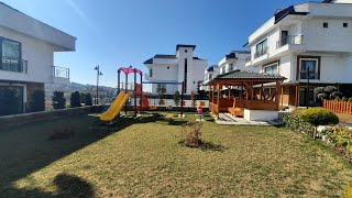 Beyli̇kdüzü Gürpinar Si̇te İçeri̇si̇nde Satilik 82 Bahçeli̇ Lüks Vi̇lla