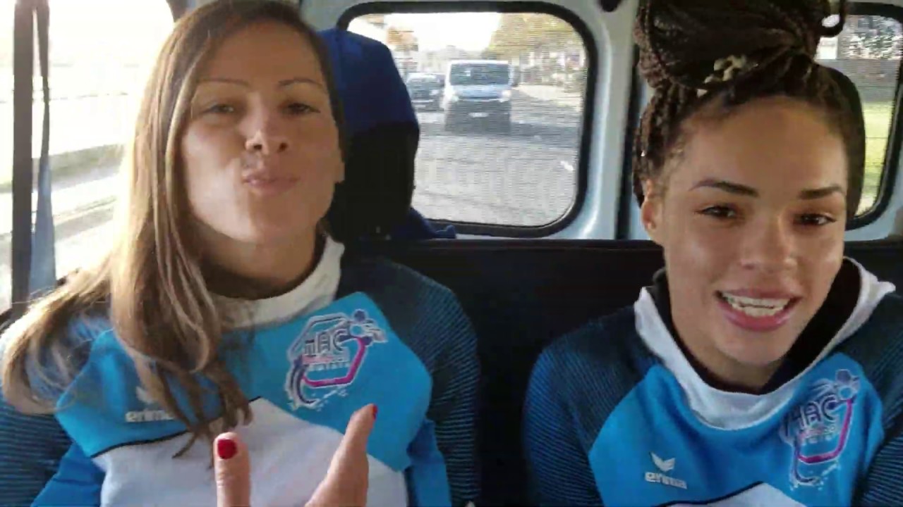 On the road with les filles du HAC Handball