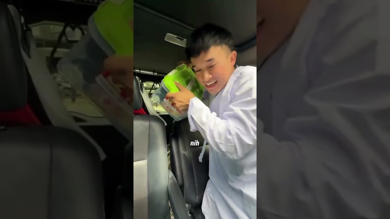 Berbagi di jalan untuk para pejuang keluarga bersama Anwar  