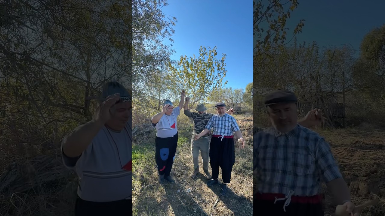 Traktör taş atarken Bekir Enişte ve saz arkadaşları göbek atıyor.