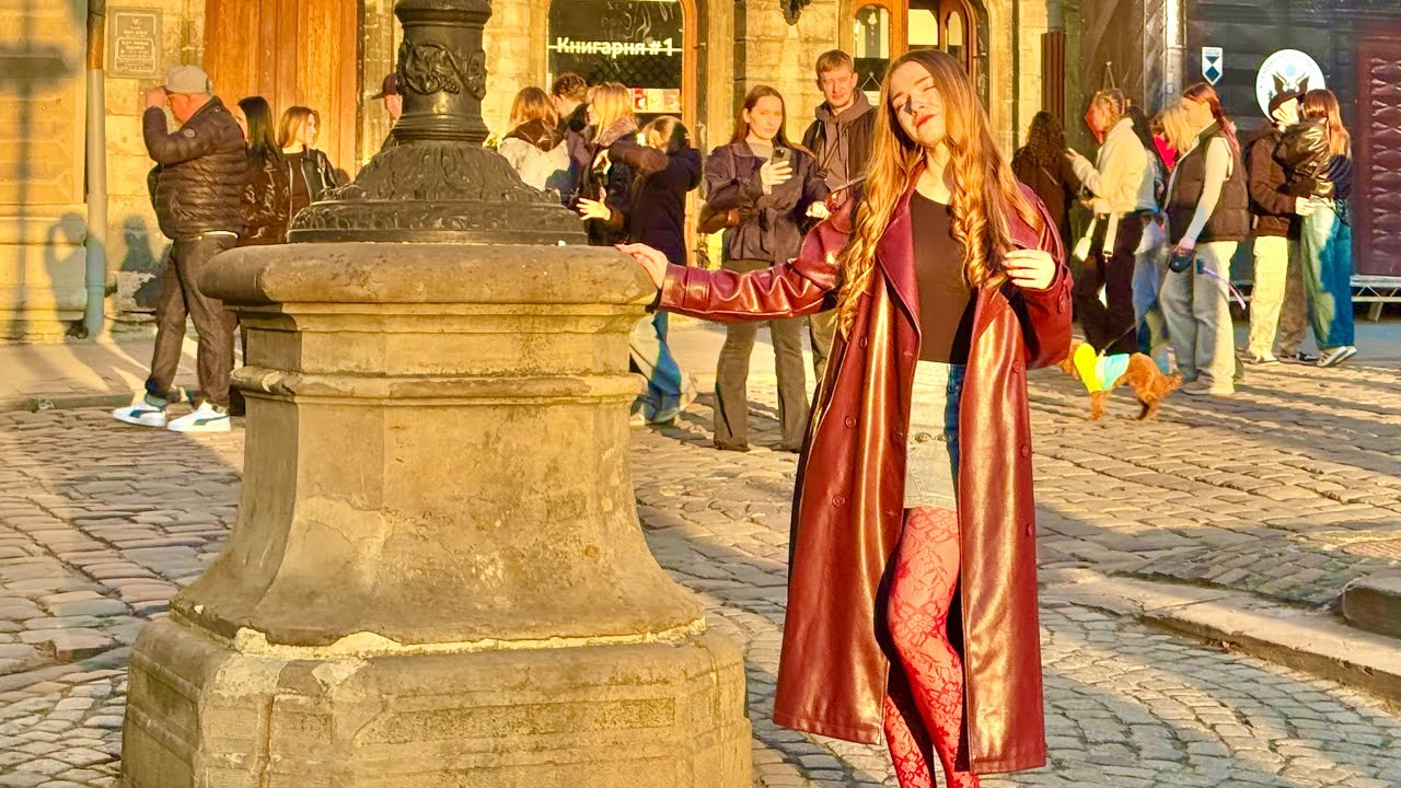 8 березня у Львові. Як Львівʼяни святкують свято весни. #львівяквінє #flowers #spring #walking 