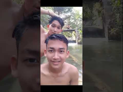 Fajar & Rian dua berondong sunda ganteng berenang di sungai